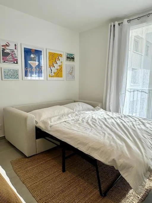 Newly Refurbished Modern Studio Parijs Frankrijk