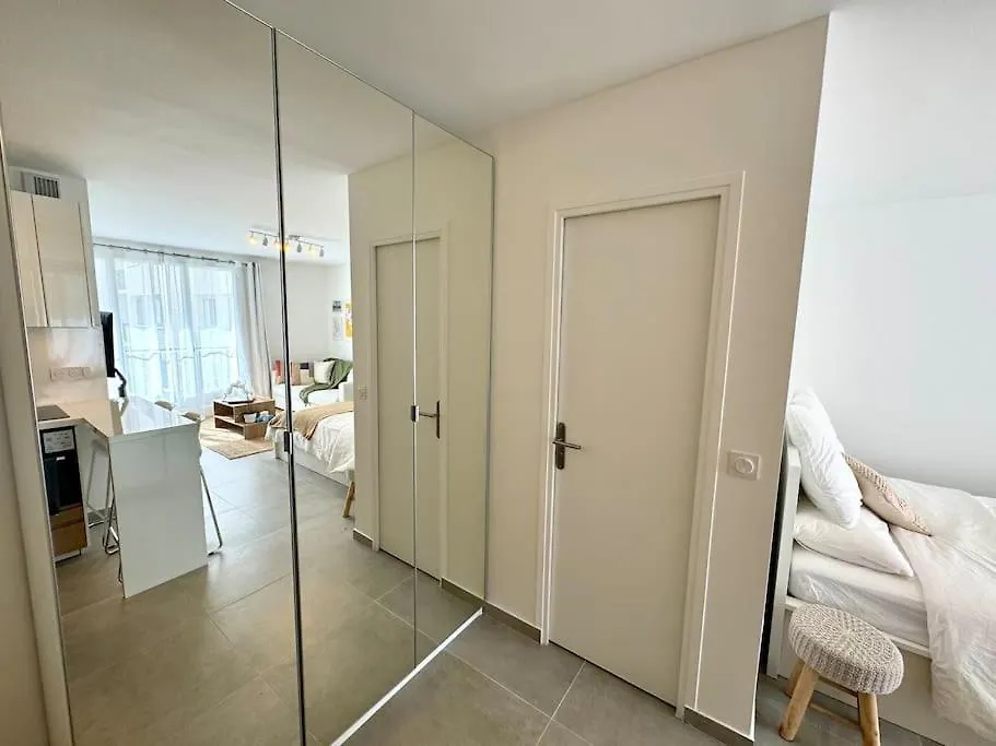 Appartement Newly Refurbished Modern Studio Parijs Frankrijk
