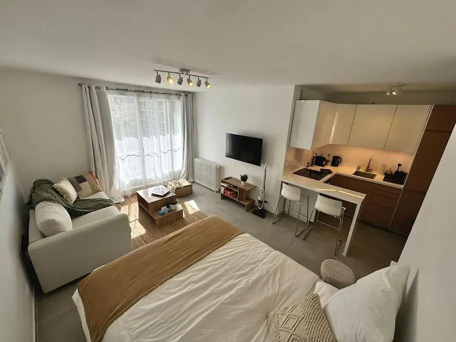 Newly Refurbished Modern Studio Parijs