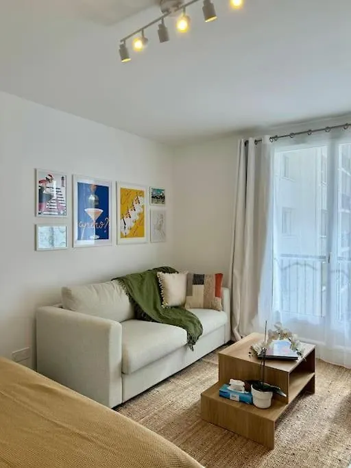 Newly Refurbished Modern Studio Parijs